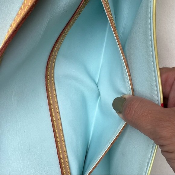 Louis Vuitton Limited Pochette Yellow Vernis Crossbody bag - Picture 7 of 17